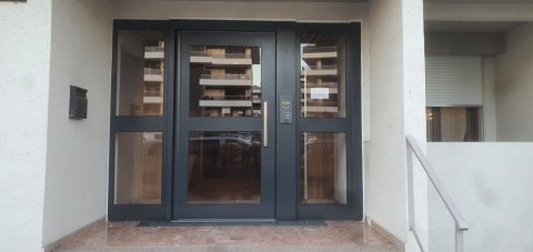 Pose et installation de porte de hall d'entrée d'immeuble Cibox vers Annemasse 